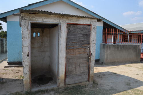 toilettes della scuola di Walale da ricostruire 3 (1)